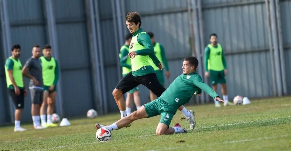 TFF 2. Lig Kırmızı Grup’ta şampiyonluk mücadelesi veren Bursaspor, sezonun