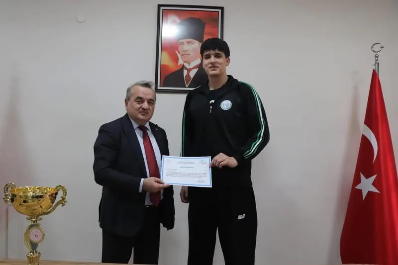 Bozüyük Mesleki Teknik ve Anadolu Lisesi 12. Sınıf öğrencisi Emirhan
