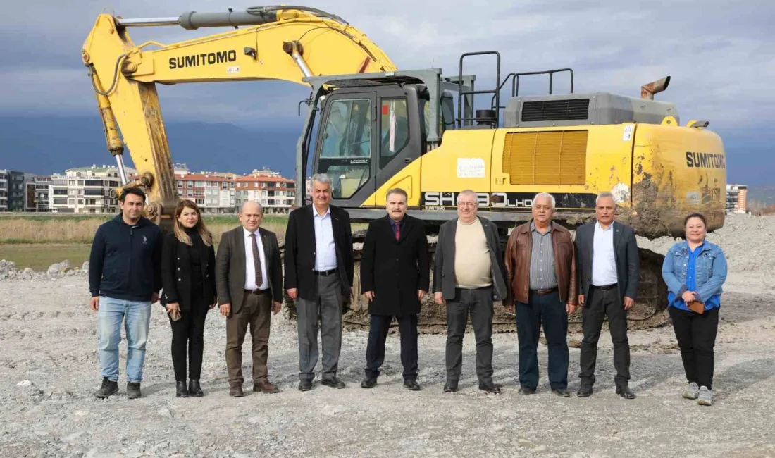 Balıkesir’in Edremit ilçesinde Kaymakam Ahmet Odabaş ve Belediye Başkanı Mehmet