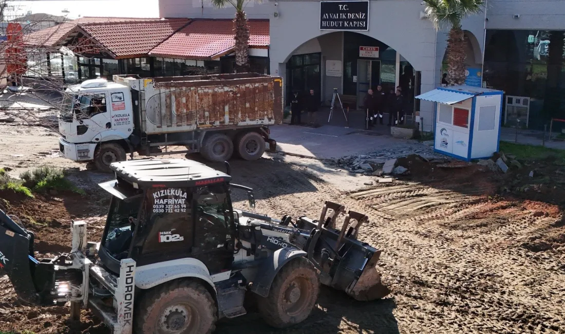 Ayvalık Belediyesi, Ayvalık Deniz Hudut Kapısı önünde başlatılan çalışmalarla bölgeye