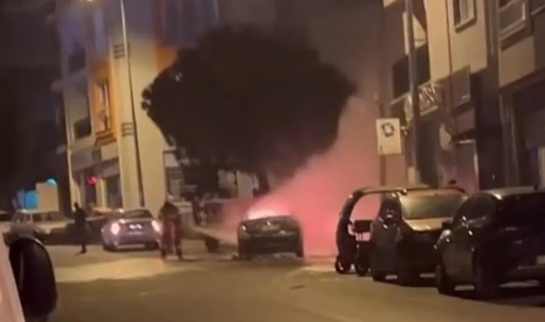 Çanakkale’de gece yarısı alev topuna dönen araç bomba gibi patladı.