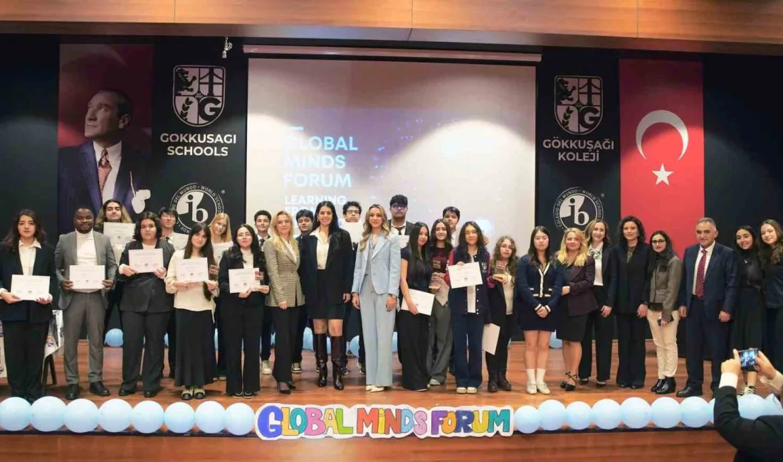 Bahçelievler Gökkuşağı Koleji’nde düzenlenen “Global Minds Forum” panelinde öğrenciler, siyaset,