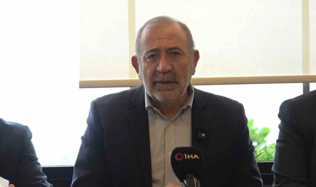 CHP eski milletvekili Gürsel Tekin, düzenlediği basın açıklamasında bazı CHP’liler