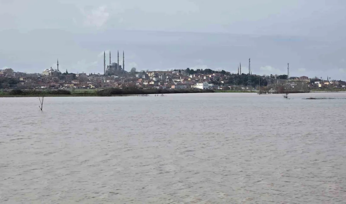 Geçmiş yıllarda da benzer görüntülerin oluştuğu Selimiye Camii çevresinde bu