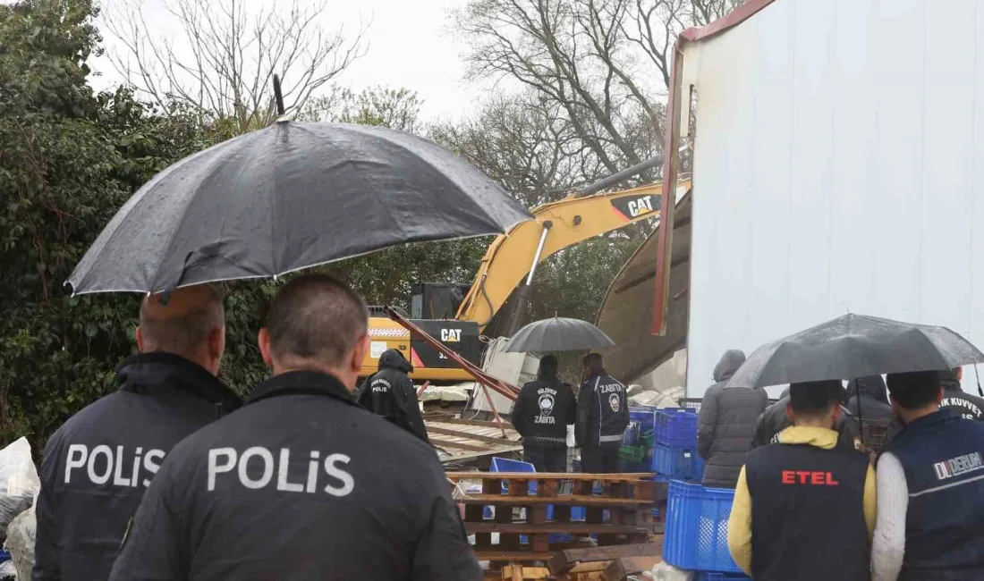 Nilüfer Belediyesi yıkım ekipleri, soğuk ve yağışlı havaya rağmen Tahtalı’da