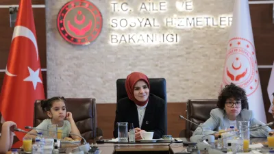 Aile ve Sosyal Hizmetler Bakanı Mahinur Özdemir Göktaş, 23 Nisan