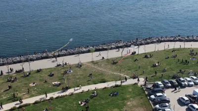 Avcılar’da havaların ısınmasını fırsat bilen vatandaşlar sahile akın etti. İstanbul