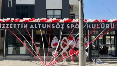 Uluslararası müsabakalarda Türkiye’yi başarıyla temsil ederek üç kez Avrupa şampiyonluğu