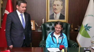 Osmangazi Belediye Başkanı Erkan Aydın, geleceğin teminatı olan çocuklara verdiği