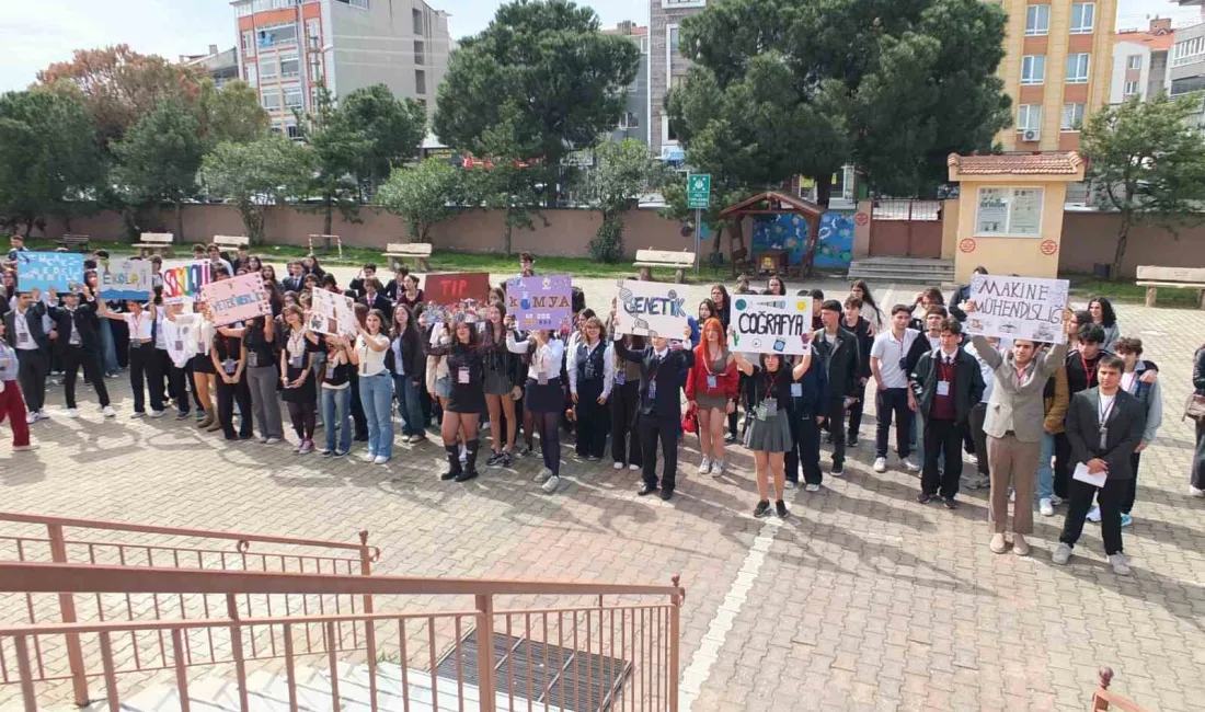 Burhaniye ilesinde, Celal Toraman Anadolu Lisesinde düzenlenen geleneksel sosyal bilimler