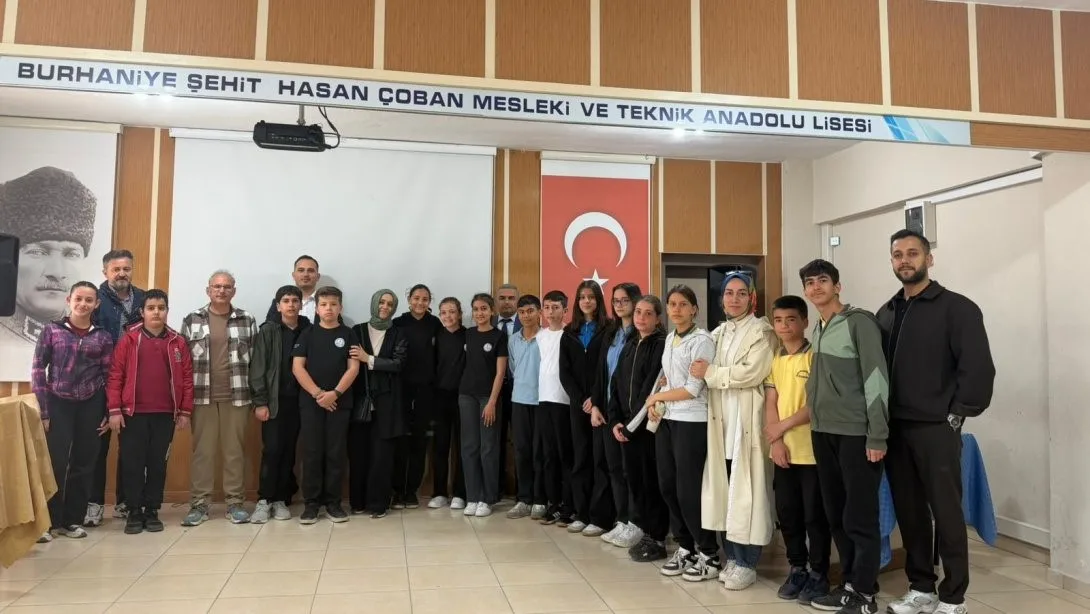 Burhaniye ilçesinde, İlçe Milli Eğitim Müdürlüğünce öğrenciler arasında bilgi yarışmaları