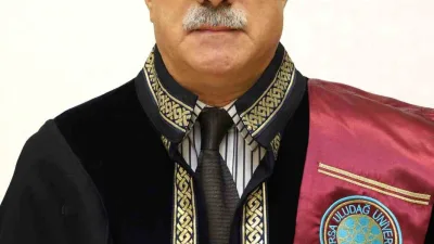 Bursa Uludağ Üniversitesi Fen-Edebiyat Fakültesi Sanat Tarihi Bölümü öğretim üyelerinden