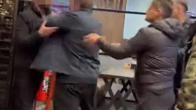 İstanbul Büyükçekmece’de bir şahıs, gittiği restoranda siparişin geç kalması üzerine,