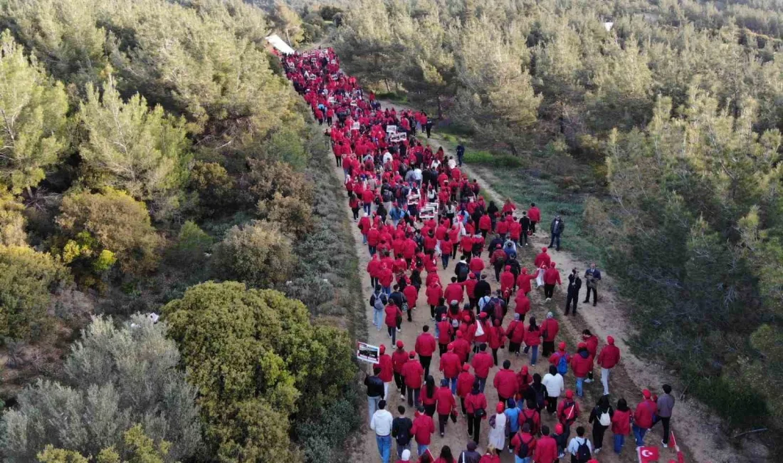 Çanakkale Kara Savaşları’nın 111’inci yıl dönümü anma törenleri kapsamında binlerce