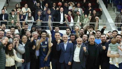 Türkiye Basketbol Ligi’nde 2025-2026 sezonunu şampiyon tamamlayan Çayırova Belediyesi Basketbol
