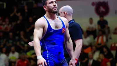 Avrupa Şampiyonası’nda 72 kiloda mindere çıkan milli güreşçi Cengiz Arslan