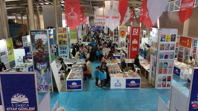 Darıca Belediyesi’nin bu yıl 5’incisini düzenlediği kitap fuarı kapılarını açtı.