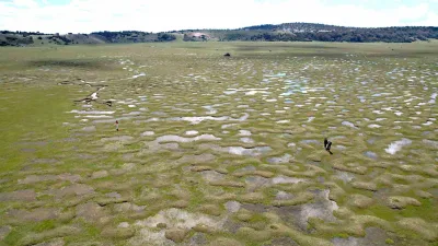 Sakarya’nın Taraklı ilçesinde bulunan Karagöl Yaylası, havadan çekilen görüntülerle doğal