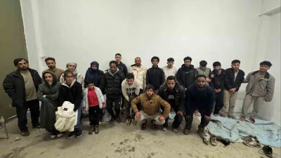 Edirne’nin Uzunköprü ilçesinde jandarma ekiplerince yürütülen çalışmalarda 21 düzensiz göçmen