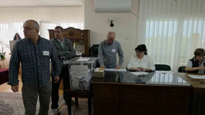 Edirne’de Talatpaşa Caddesindeki Bulgaristan Edirne Başkonsolosluğu binasında oy verme işlemi