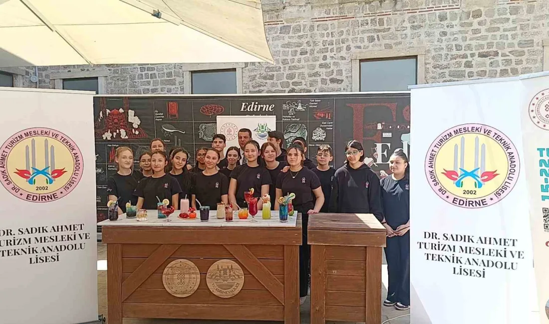 Edirne’de meslek liselilerin soğuk içecek hazırlama yarışması renkli görüntülere sahne