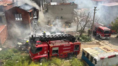 Balıkesir’in Edremit ilçesinde çöp ve hurda malzemeleriyle dolu evde çıkan