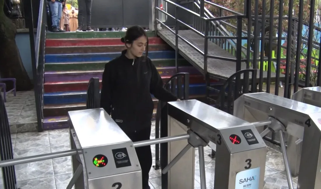 İstanbul (İHA) Esenyurt Ortaokulunda 6 yıl önce hayata geçirilen kartlı