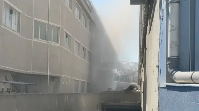 Esenyurt’ta tekstil fabrikasında bilinmeyen bir nedenle çıkan yangında korku dolu