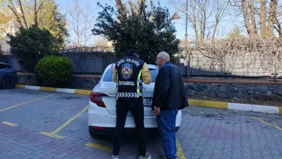 Esenyurt’ta, trafikte bir başka sürücü ile tartışan sürücü ve yolcuya