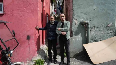 Şişli ilçesinde gecekonduda yaşayan ve uzun yıllar boyunca çöpler içinde,