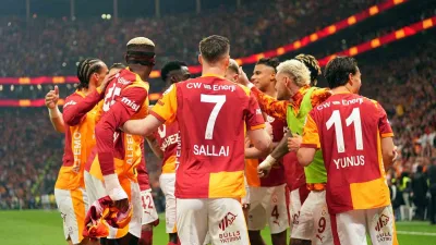 Galatasaray, Fenerbahçe’yi mağlup ederek, Trendyol Süper Lig’deki rakibiyle puan farkını