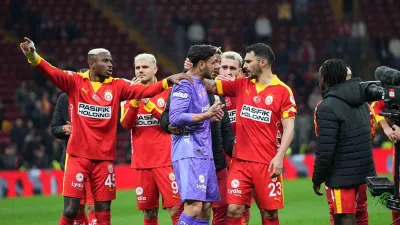 Galatasaraylı taraftarlar, Gençlerbirliği maçında ıslıklanan kaleci Günay Güvenç’e müsabakanın ardından