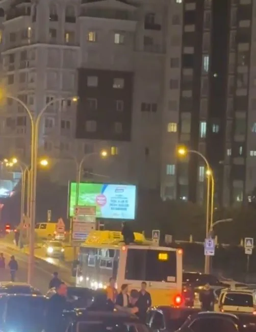 Galatasaray’ın Fenerbahçe’yi 3-0 mağlup ederek şampiyonluk yolunda büyük avantaj elde