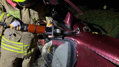 Balıkesir’in Gönen ilçesinde meydana gelen trafik kazasında, otomobil içerisinde sıkışan