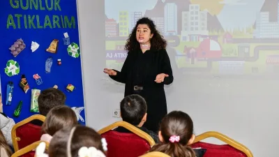 Esenyurt Belediyesi, ilkokul öğrencilerini Atık Getirme Merkezi’nde ağırlayarak hem eğlenceli