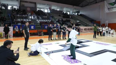 İnegöl’de Milli Eğitim Müdürlüğü tarafından “Geleceği Gençler Kodluyor” sloganıyla düzenlenen