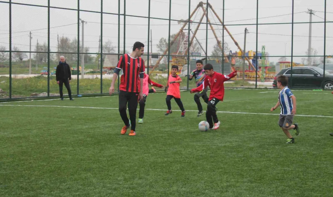 Balıkesir’in Manyas ilçesinde Kaymakam Mustafa Salih Bayram, İstiklal İlkokulu 4/C
