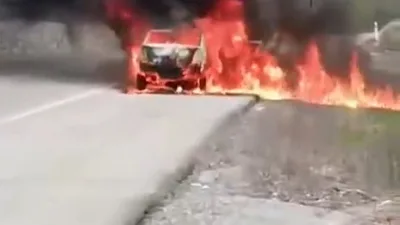 Kırklareli’de seyir halindeyken yangın çıkan otomobil kullanılamaz hale geldi. Edinilen