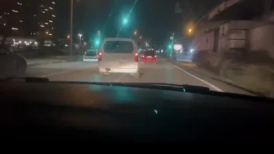 Bursa’da kargo dağıtımında kullanılan hafif ticari aracı, anahtarı kontak üzerinde