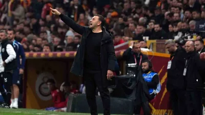 Galatasaray Teknik Direktörü Okan Buruk, sarı-kırmızılıların başında Fenerbahçe ile 10