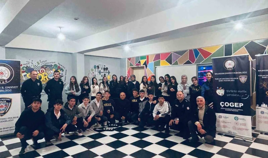 Dursunbey’de eğitim gören 50 öğrenciye Toplum Destekli polis ekipleri ve