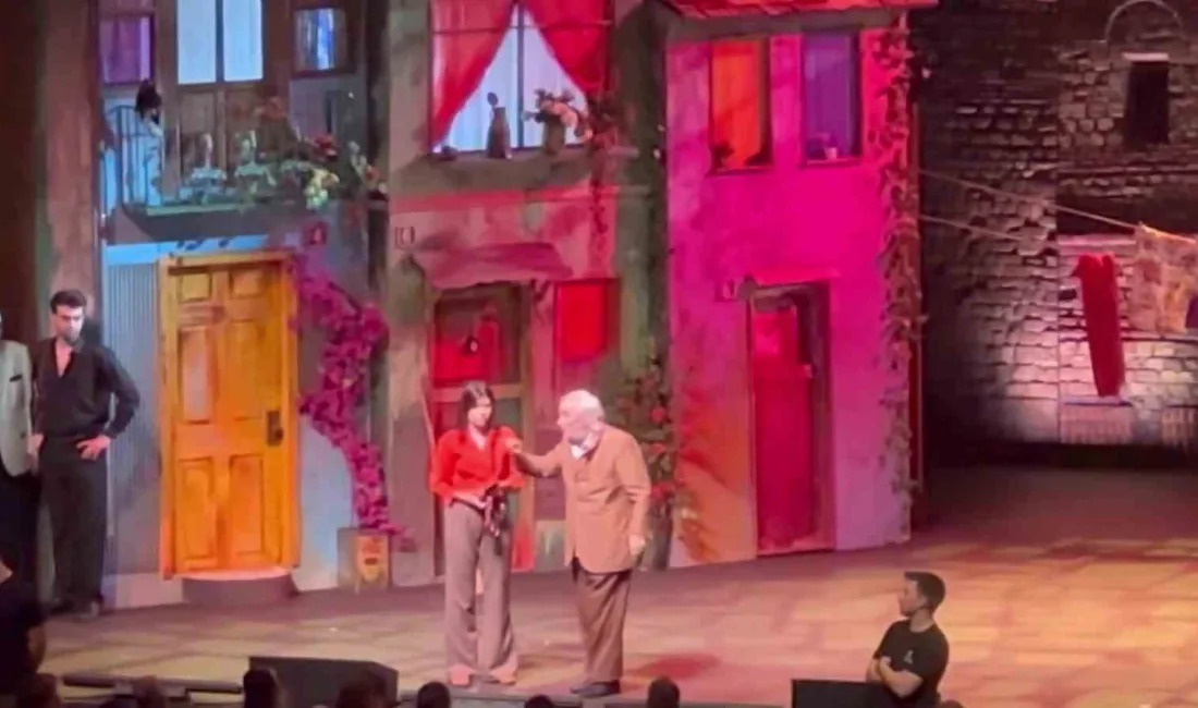 Müjdat Gezen, bu akşam sahnelenmesi beklenen ’Gırgıriye Müzikali’ öncesinde rahatsızlanarak