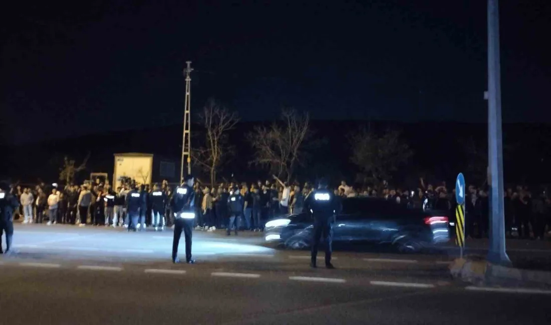 Fenerbahçe’nin deplasmanda Galatasaray’a 3-0 mağlup olmasının ardından tesislere gelen sarı-lacivertli