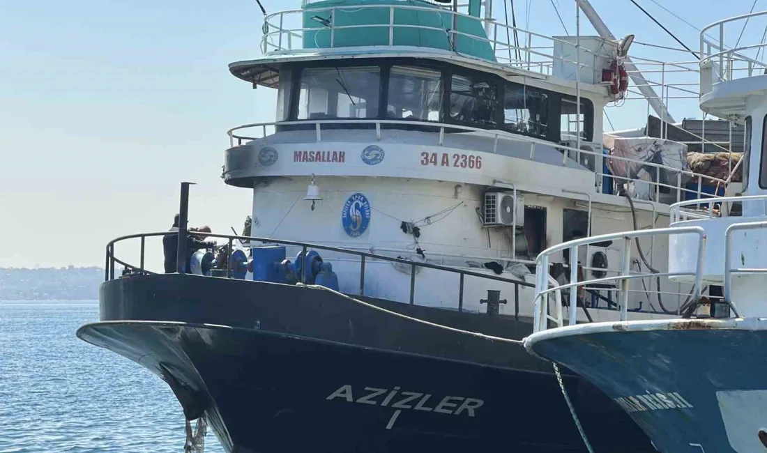 Sarıyer’de demirli bir balıkçı teknesinin güverte kısmının alt bölümünde yangın