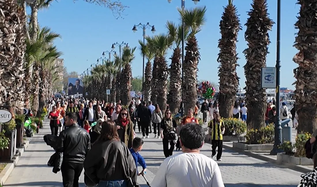 İstanbul’un Silivri ilçesinde baharın yüzünü gösterdiği güneşli pazar gününde vatandaşlar