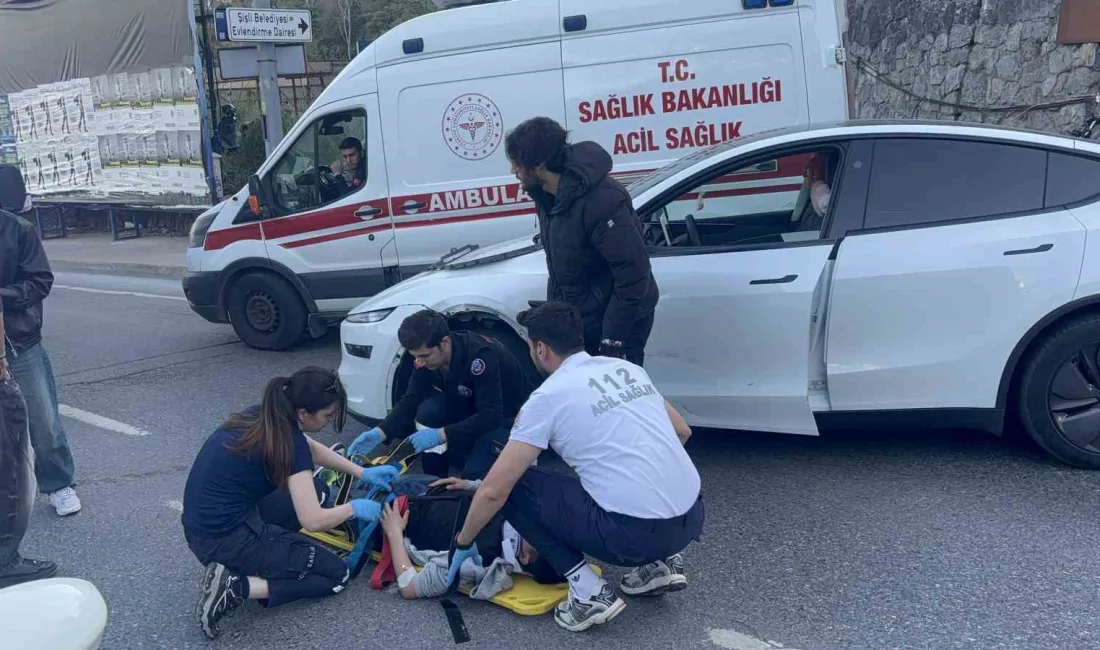 Şişli’de meydana gelen kazada Tesla marka otomobil ile motosiklet çarpıştı.