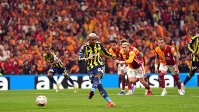 Fenerbahçe’de Talisca, Galatasaray derbisinin 13. dakikasında penaltı kaçırdı. Talisca, bu