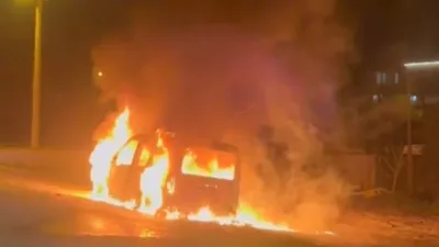 Tekirdağ’da seyir halindeki araç alev alev yandı. Aracı demir yığınına