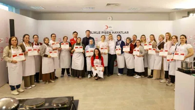 Türk Kızılay tarafından başlatılan, ’İyilikle Pişen Hayatlar’ aşçılık atölyesi kapsamında