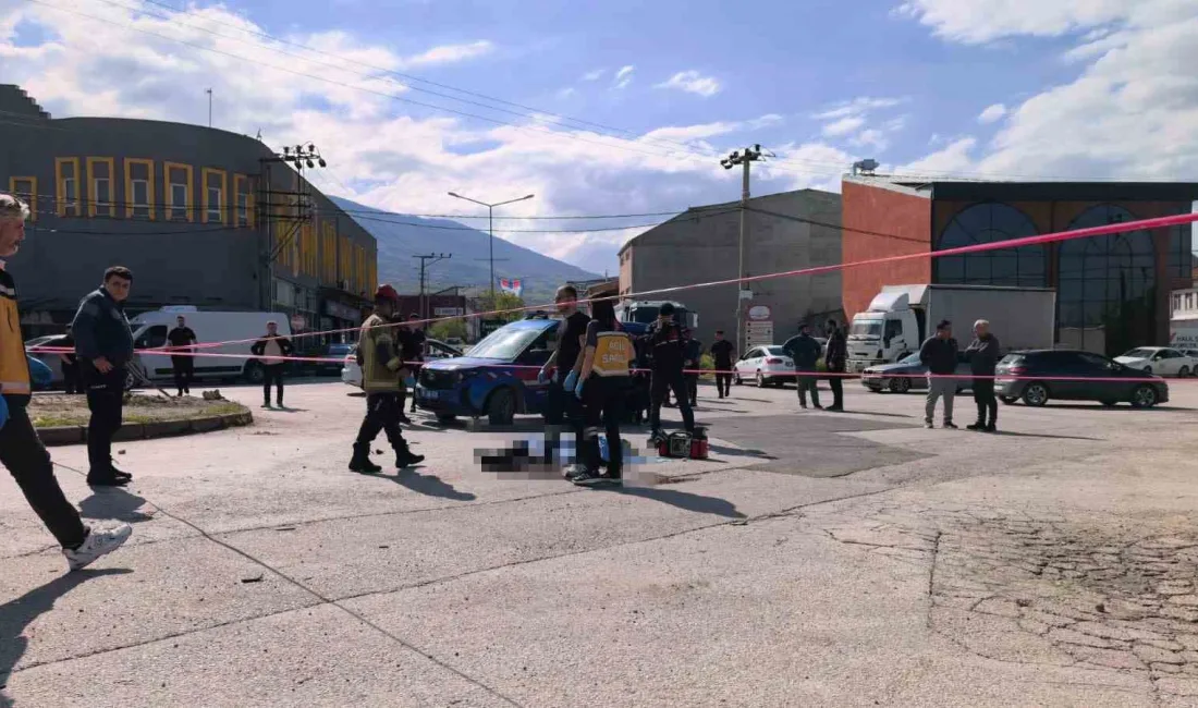 Bursa’nın İnegöl ilçesinde yokuş aşağı inerken freni patlayan vinçten atlayarak